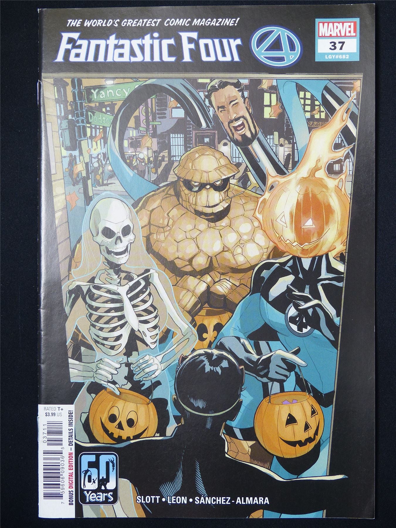 FANTASTIC Four #37 - Marvel Comic #7W0