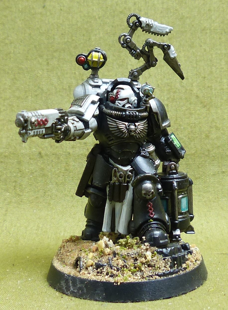 Apothecary Biologis painted - Iron Hands - Warhammer 40K #31X