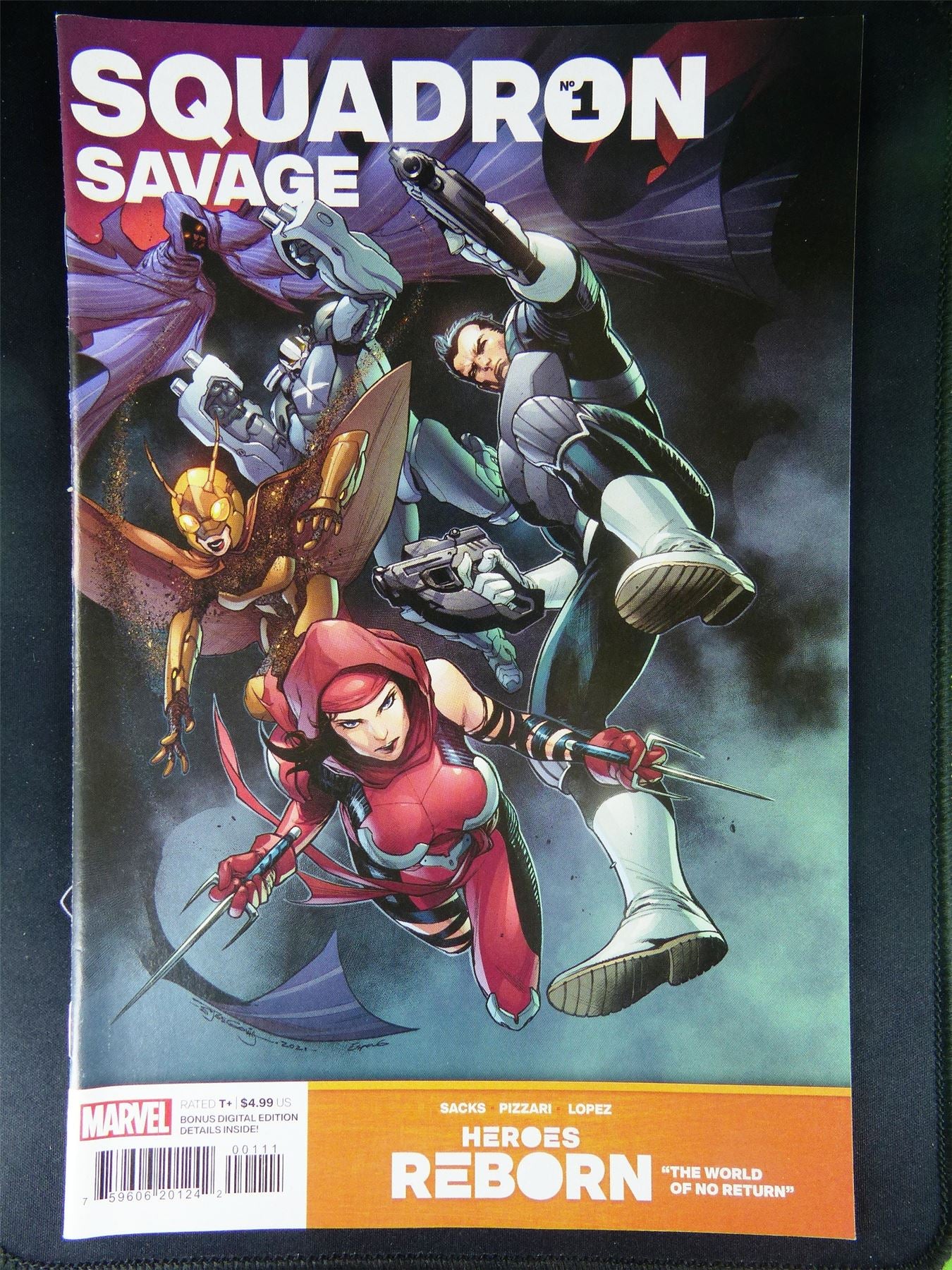 SQUADRON Savage #1 - Marvel Comic #2YL