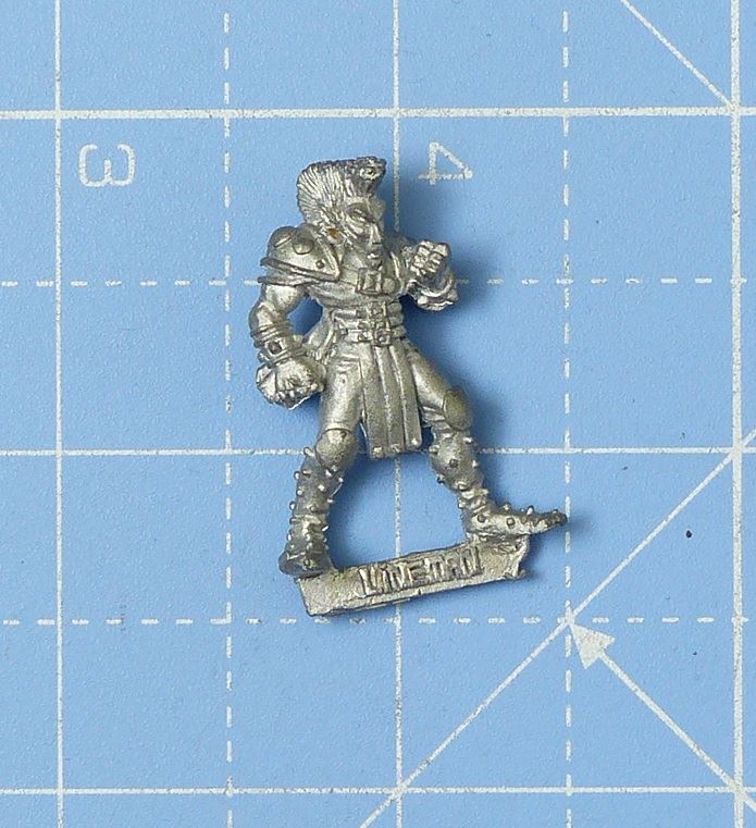 Classic Metal Dark Elf Lineman - Warhammer Blood Bowl #2M1