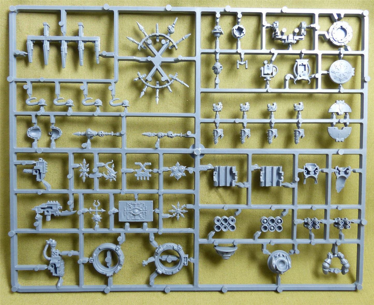 Vehicle Dozer Pintle Cupola Icons & Spikes Sprue - Chaos Space Marines - Warhammer 40K #319