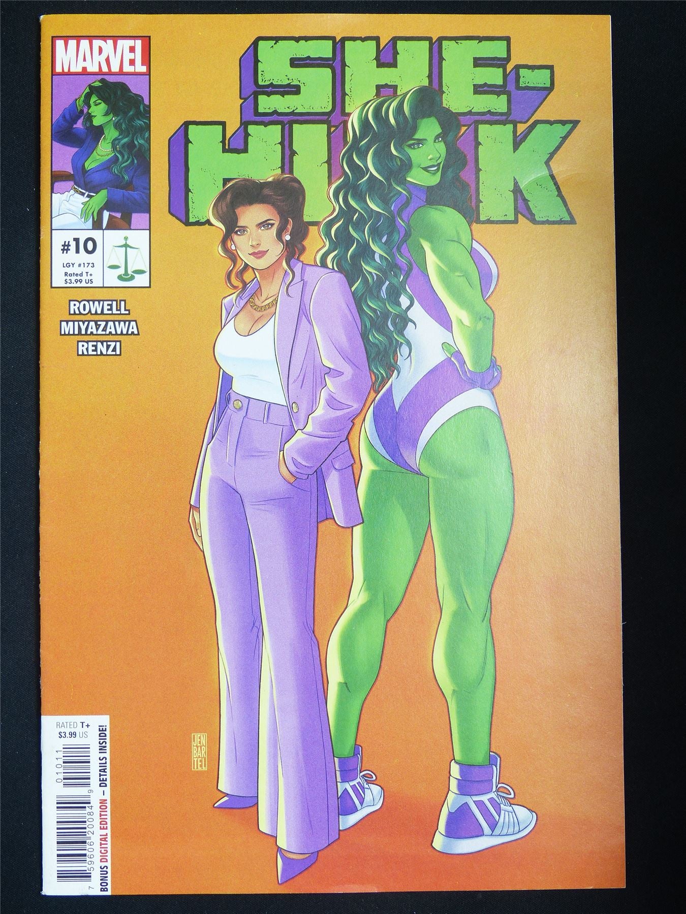 SHE-HULK #10 - Marvel Comic #CD
