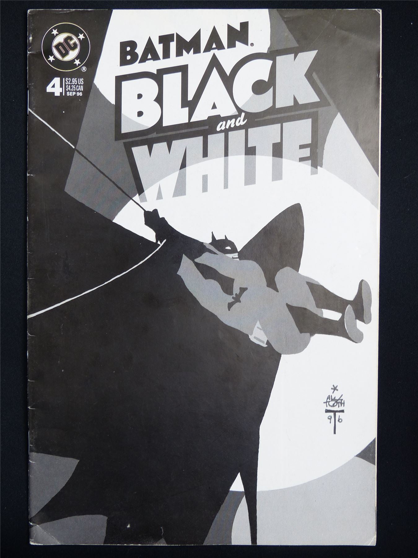 BATMAN: Black & White #4 - DC Comic #32F