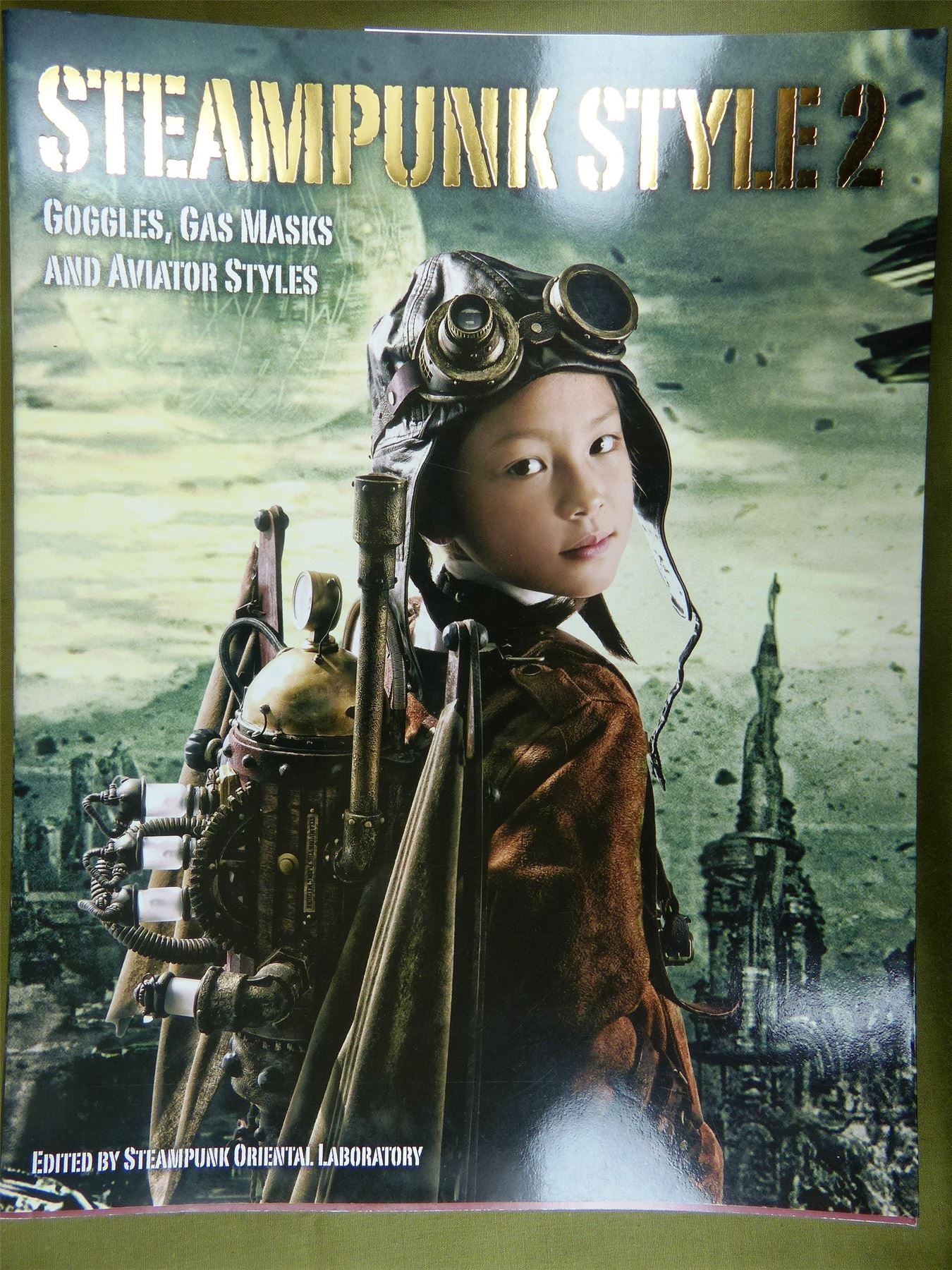 Steampunk Style 2 Goggles Gas Masks And Aviator - Graphic novel #5