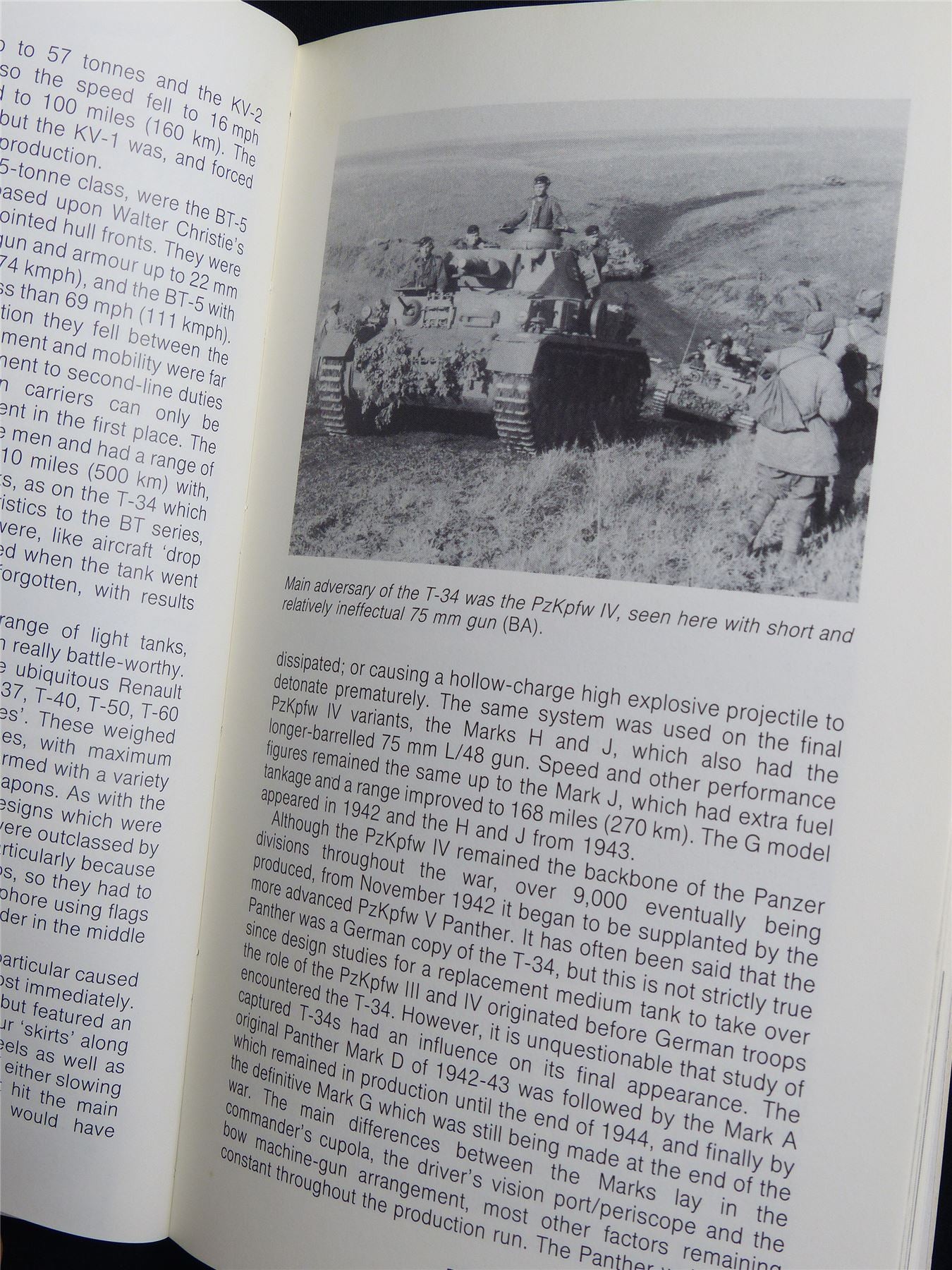 Armoured Wargaming: A Detailed Guide to Model Tank Warfare Book #2T1