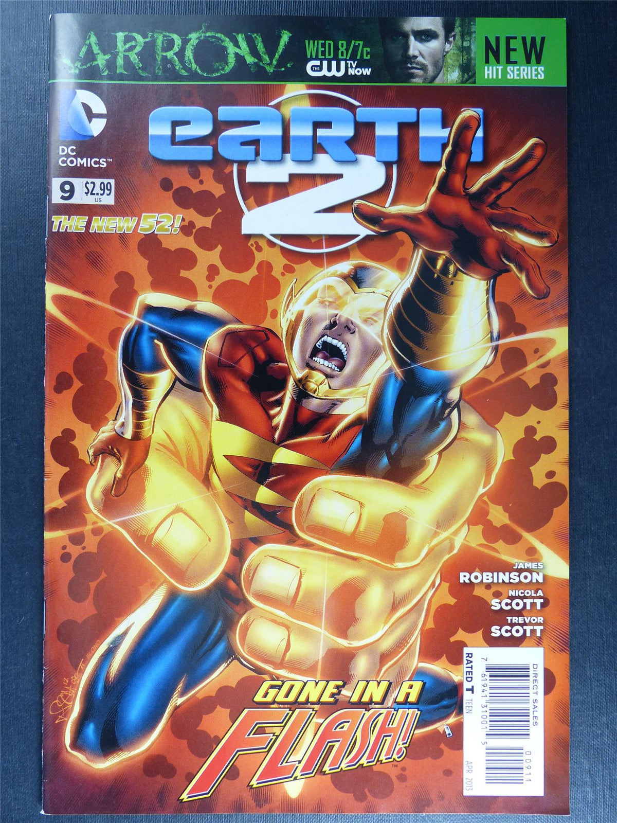 EARTH 2 #9 - DC Comic #DM