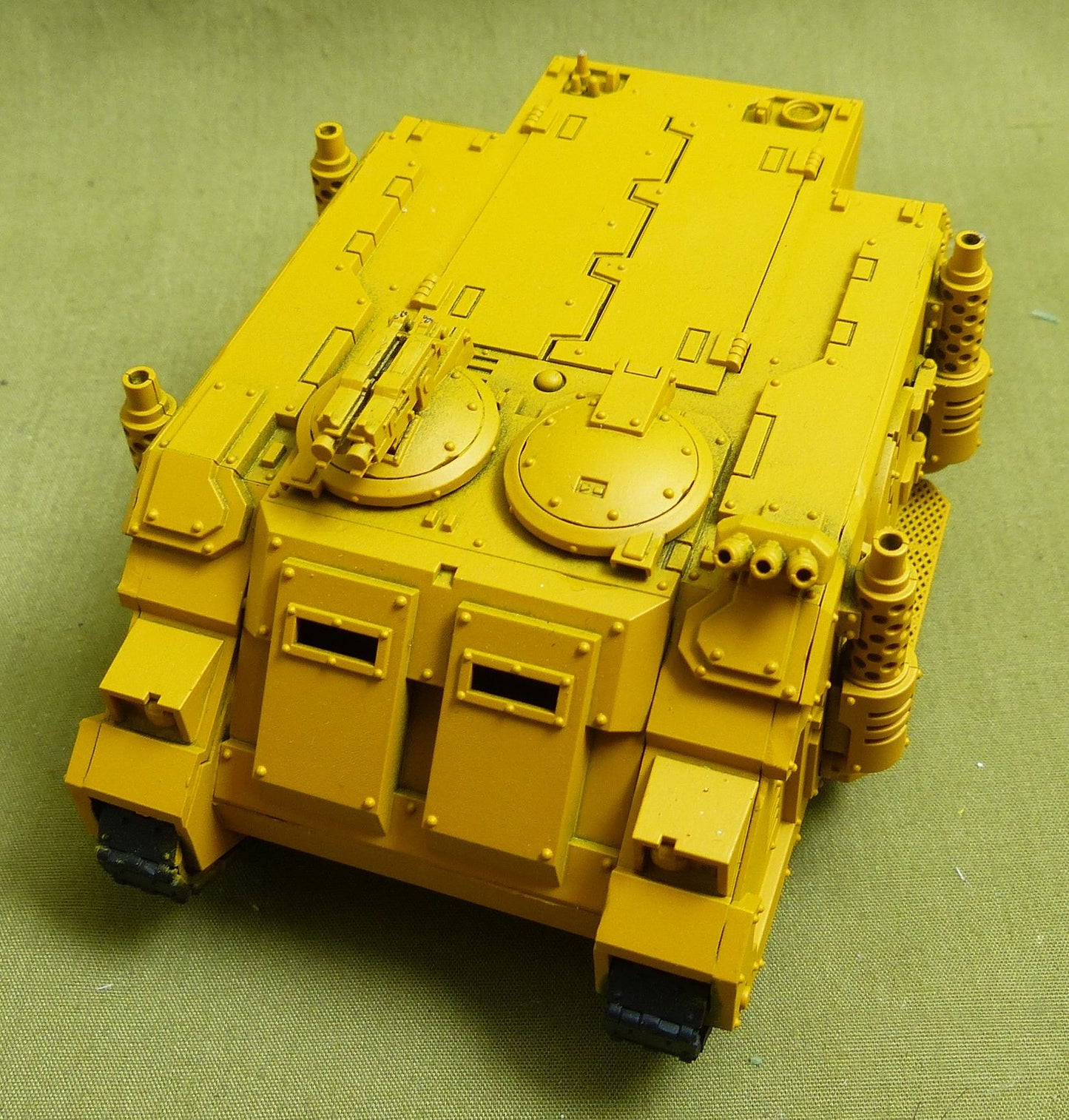 Deimos Pattern Rhino - Imperial Fists - Warhammer Horus Heresy #2N1