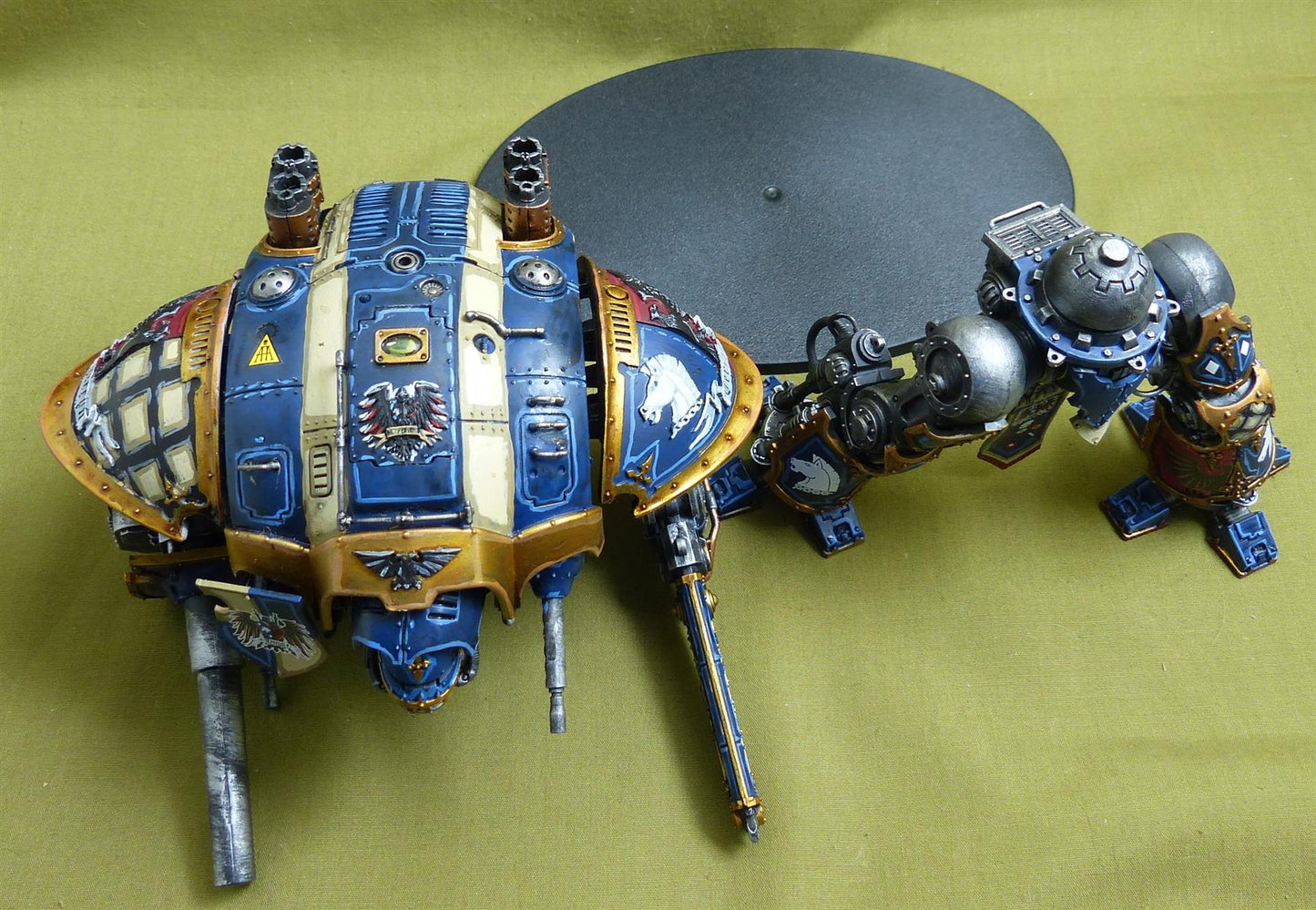 Imperial Knight with Forgeworld Shoulder Pads painted - Warhammer 40K #Z9