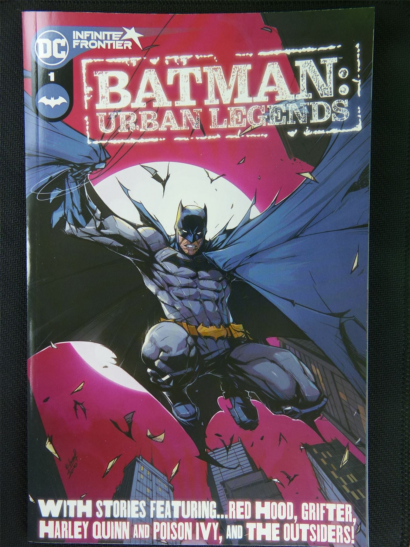 BATMAN: Urban Legends #1 - DC Comic