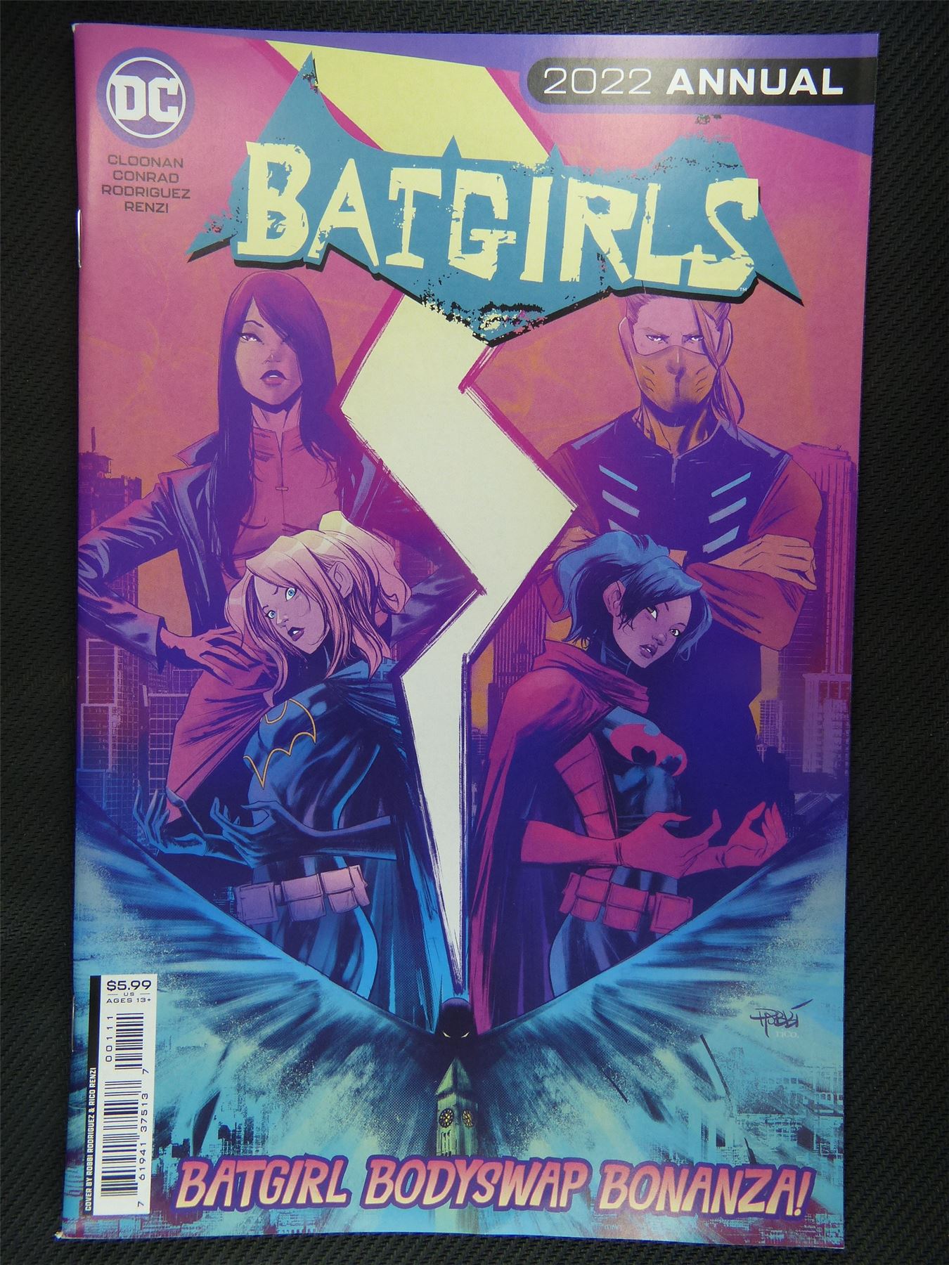 BATGIRLS 2022 Annual - DC Comic #2N1