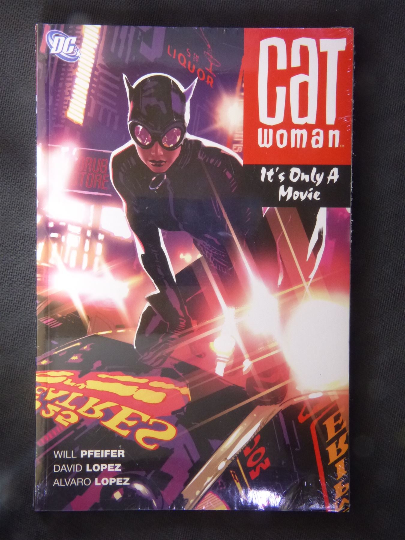 Catwoman - Its Only A Movie - DC Graphic Softback #AZ
