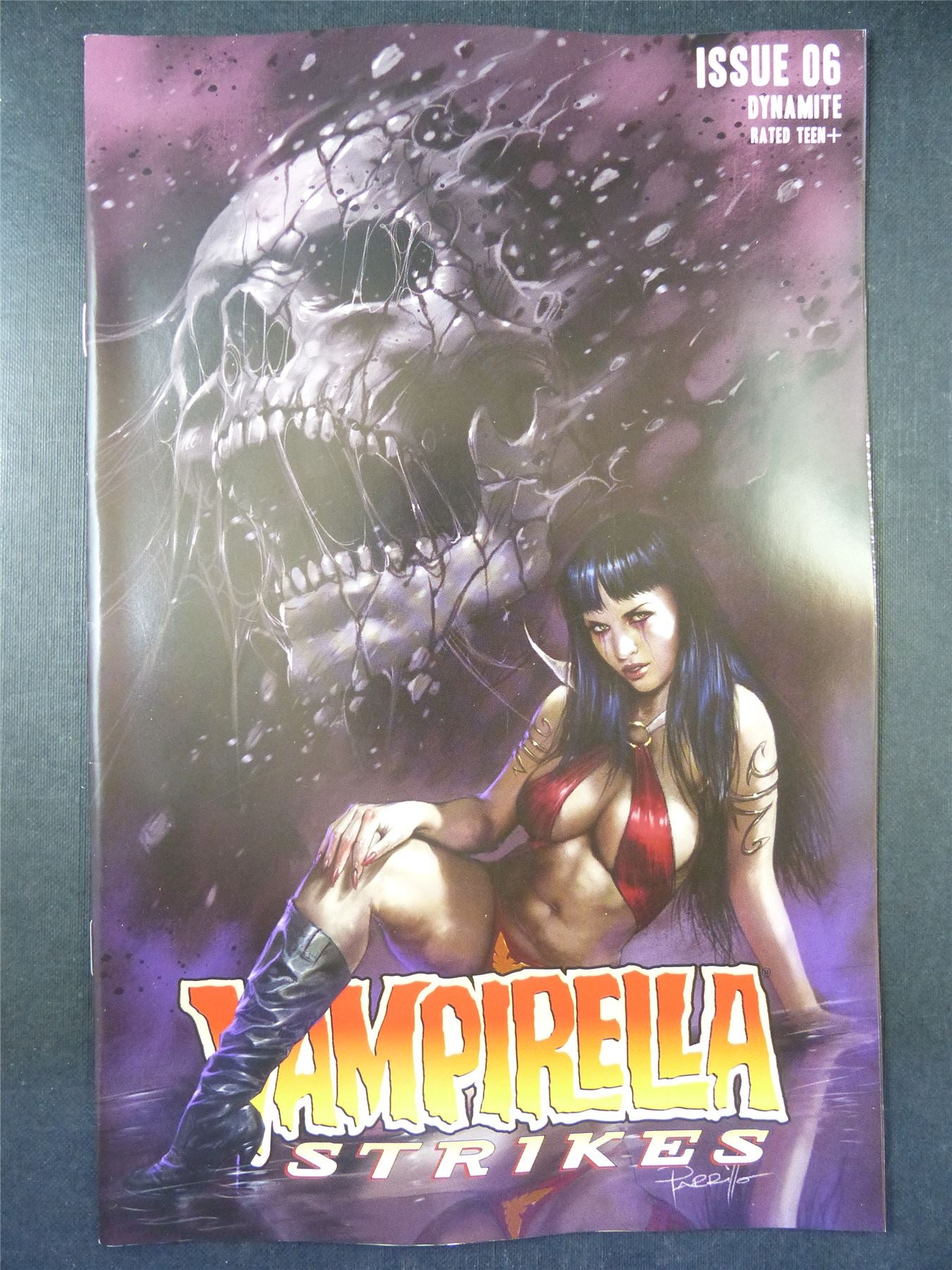 VAMPIRELLA Strikes #6 - Oct 2022 - Dynamite Comics #8X