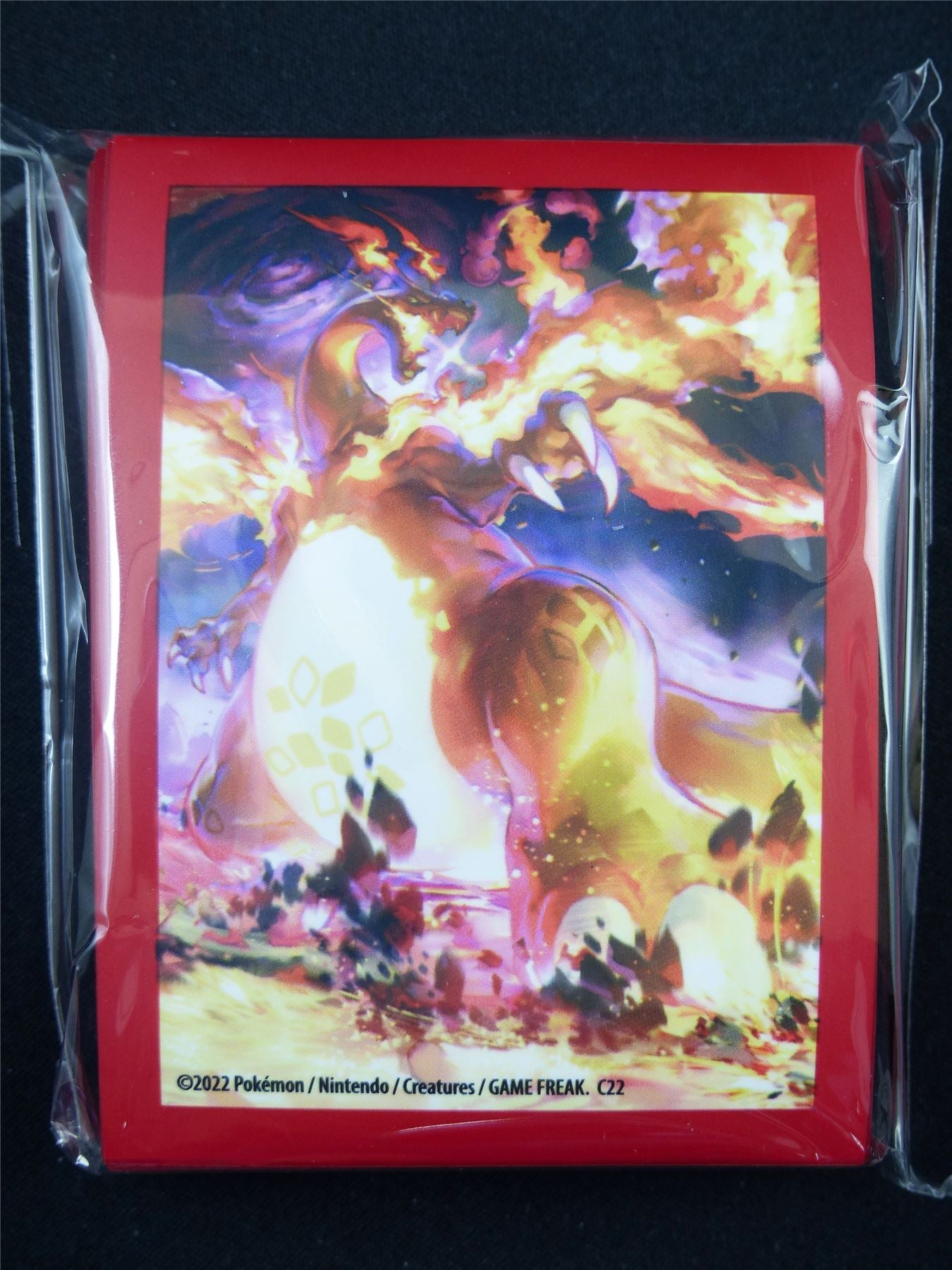 Charizard Ultra Premium Collection - Pack of Sleeves - Standard - Poke Archeron Charizard Ultra Premium Collection - Pack of Sleeves - Standard - Poke Archeron