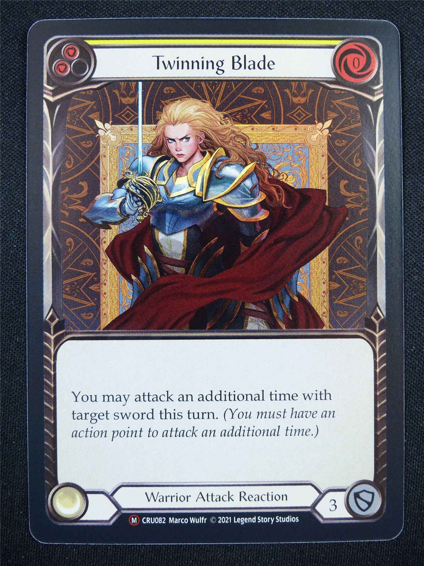 Twinning Blade - Yellow M CRU082 - Flesh & Blood Card #ZG