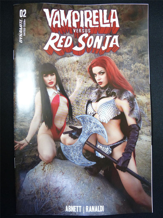 VAMPIRELLA Versus Red Sonja #2 photo cvr - Dec 2022 - Dynamite Comics #UT