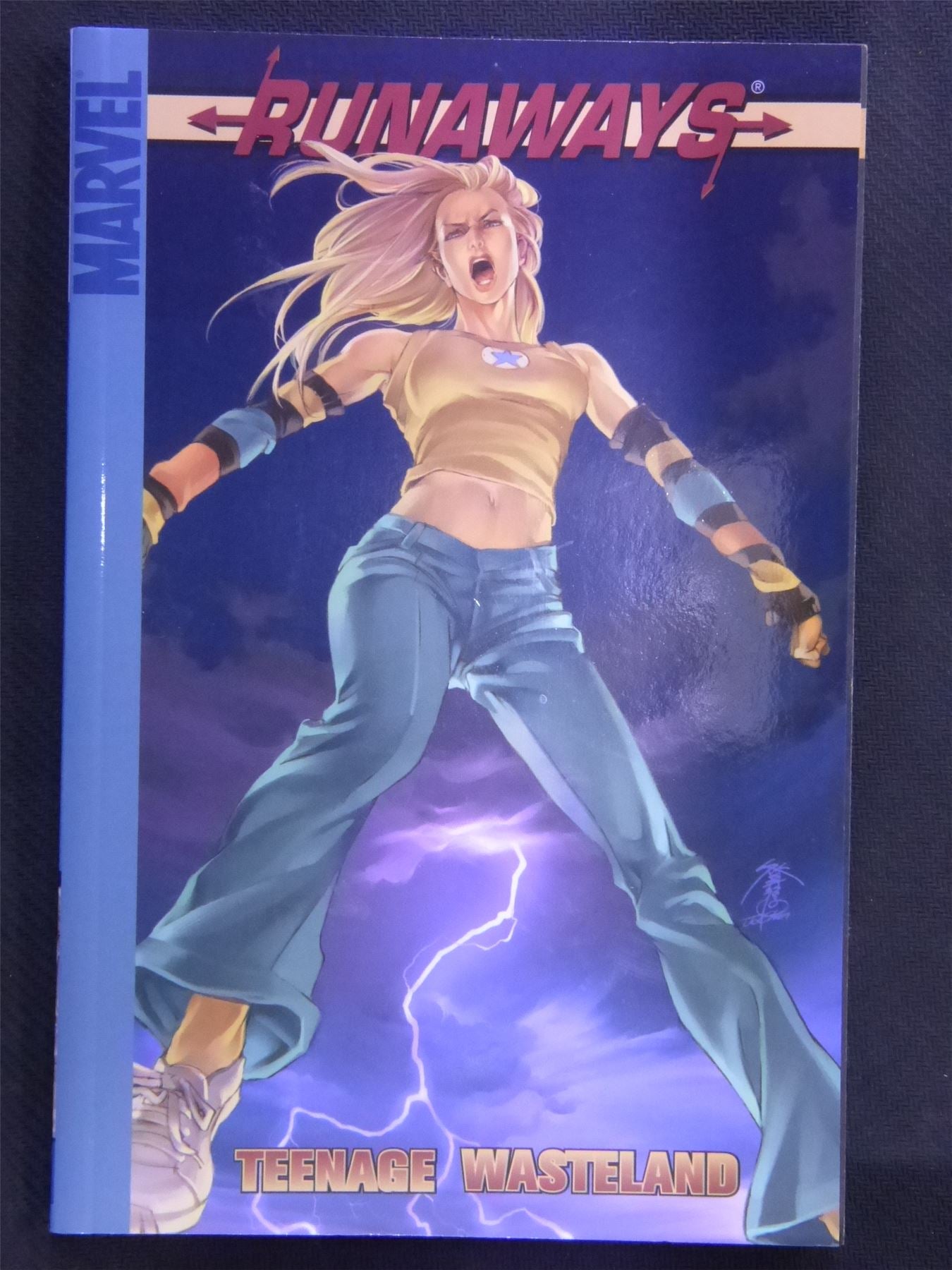 USED - Runaways - Volume 2 - Graphic Softback #1W