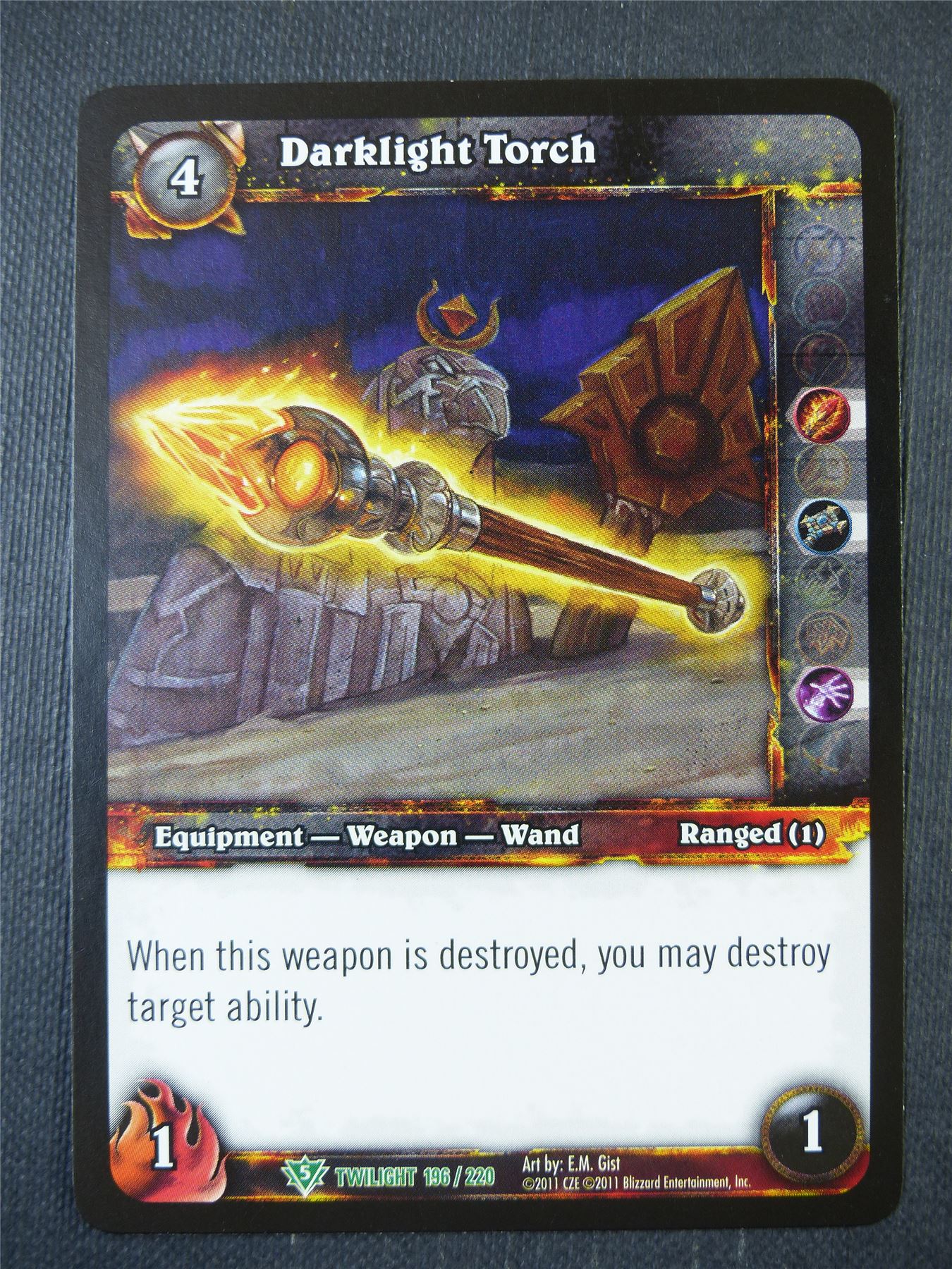 Darklight Torch 196/220 - WoW Card #15E