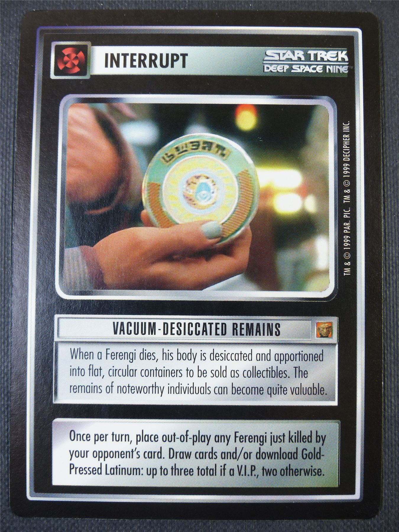 Vacuum-Desiccated Remains - DS9 - Star Trek Card #67V