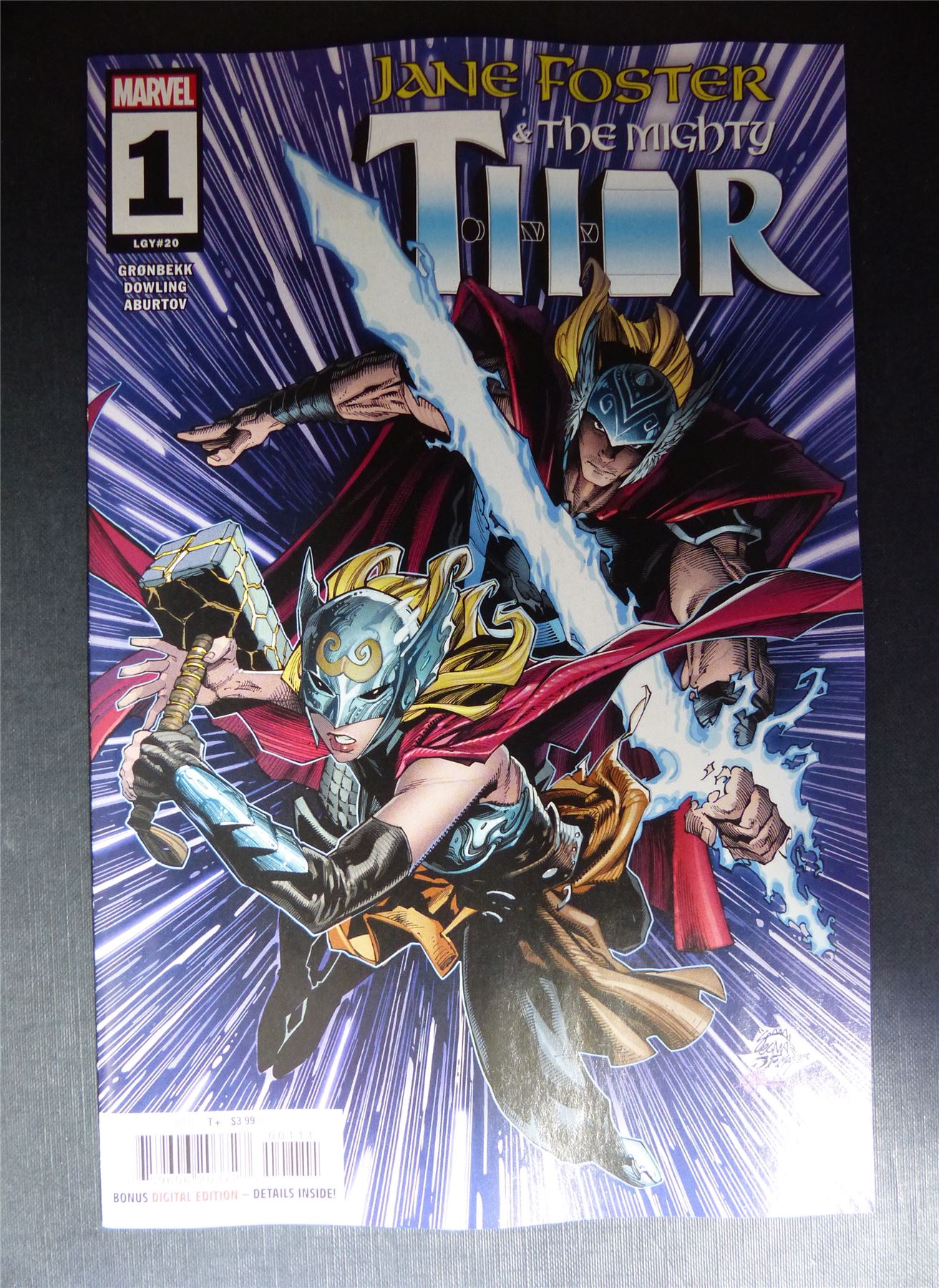 Jane Foster & the Mighty THOR #1 - Aug 2022 - Marvel Comics #33R