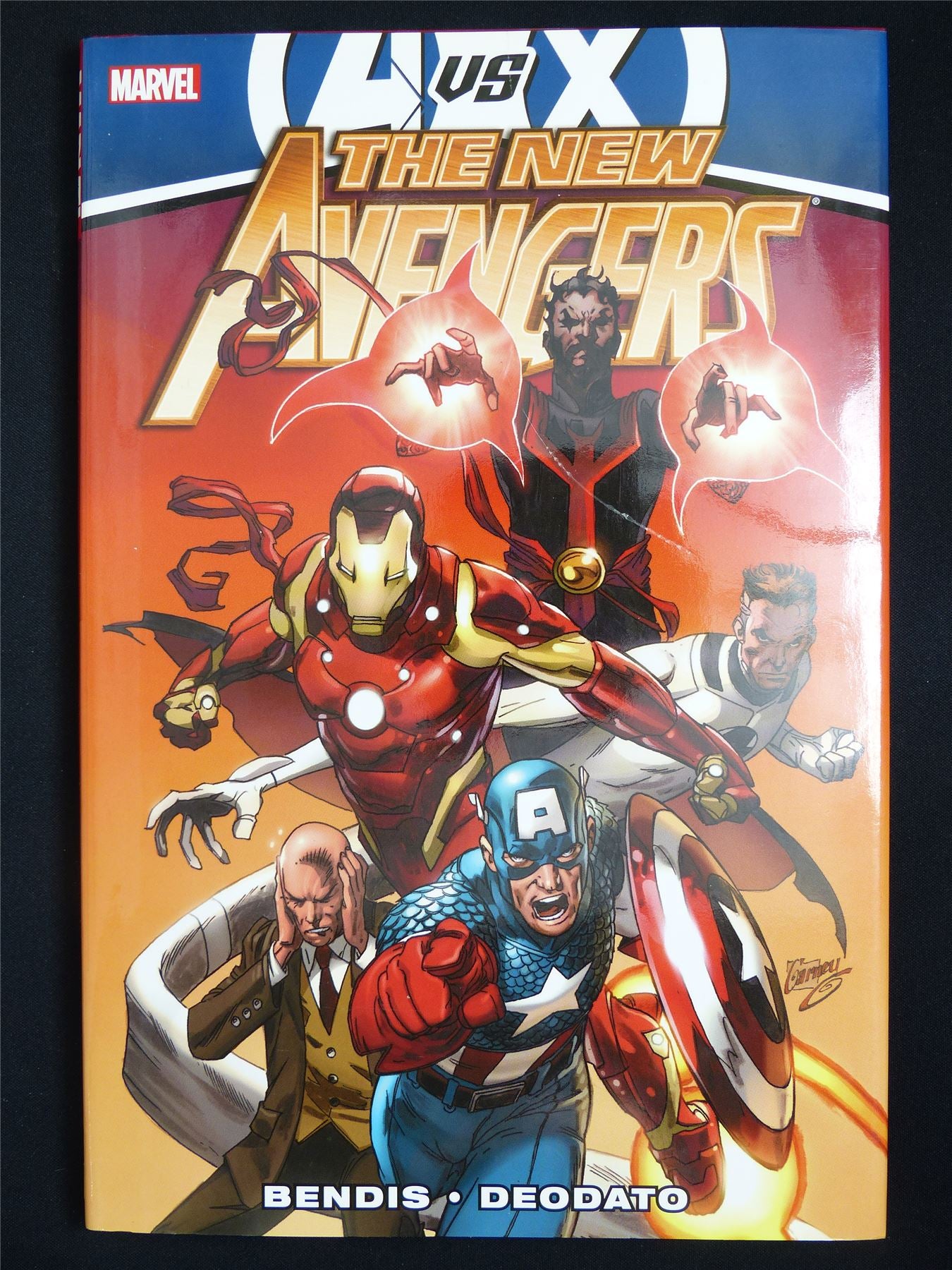 The New Avengers by Brian Michael Bendis vol 4 - Marvel Graphic Hardback #46Y