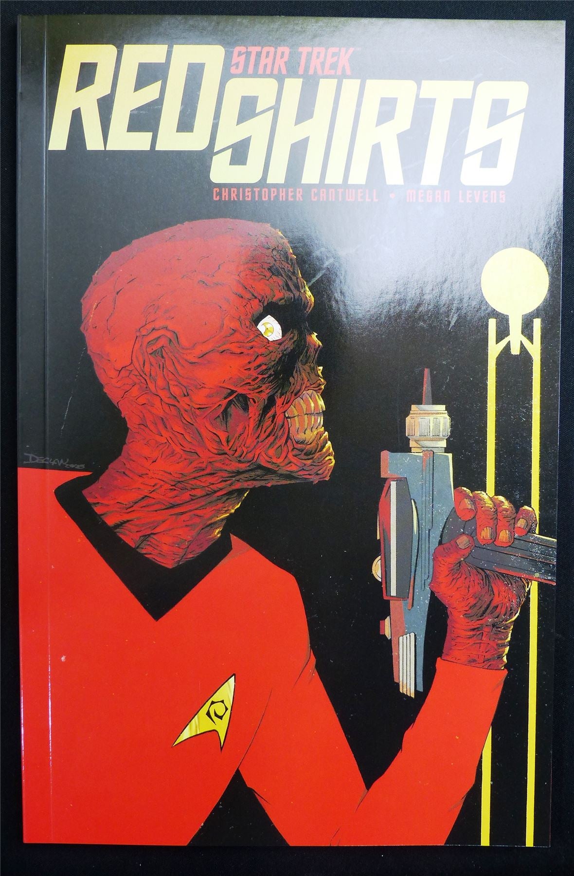 Star Trek: Red Shirts - ID Graphic Softback #8N