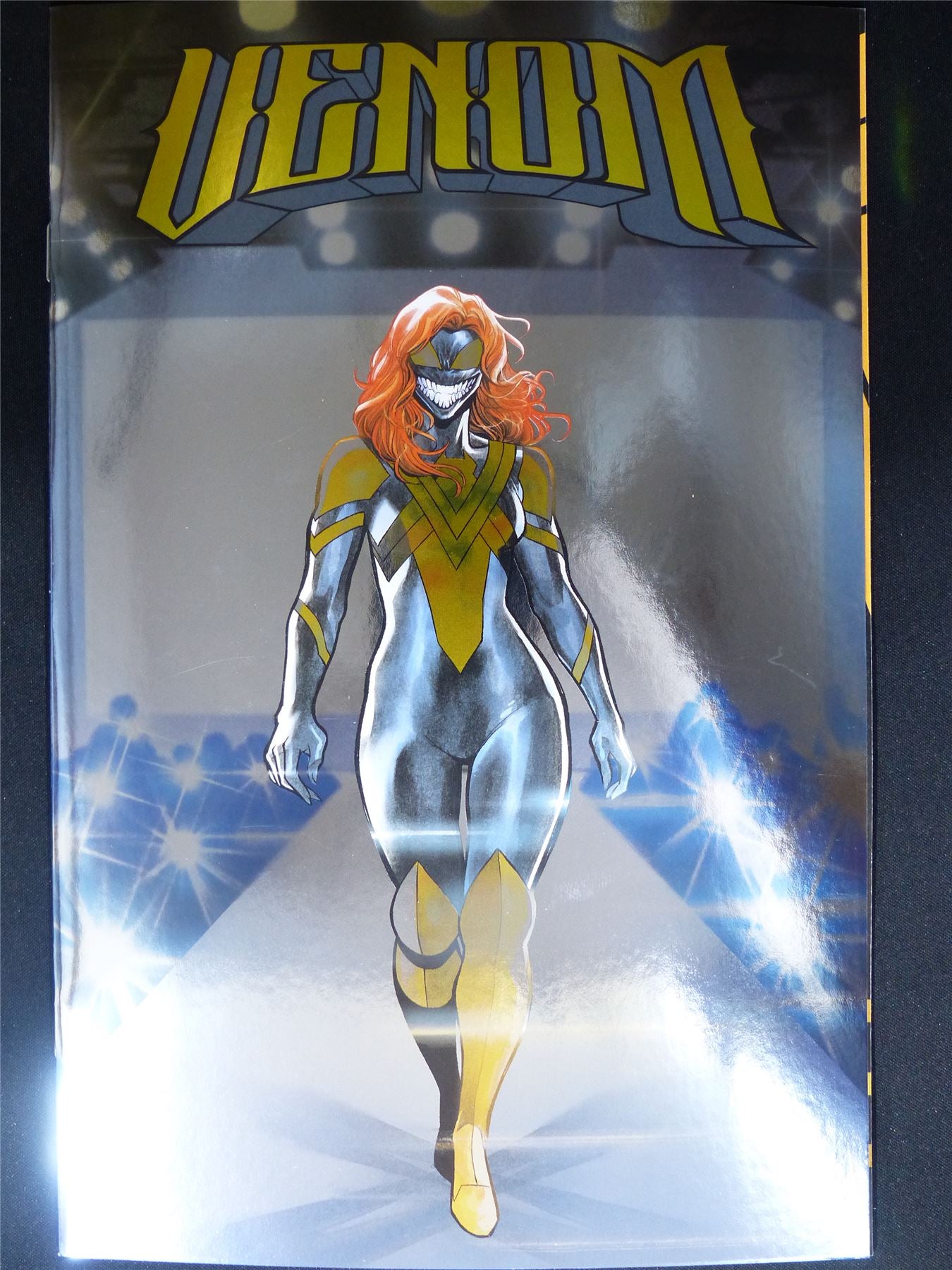 VENOM #259 Cvr B Foil - Aug 2026 Marvel Comic #1KG