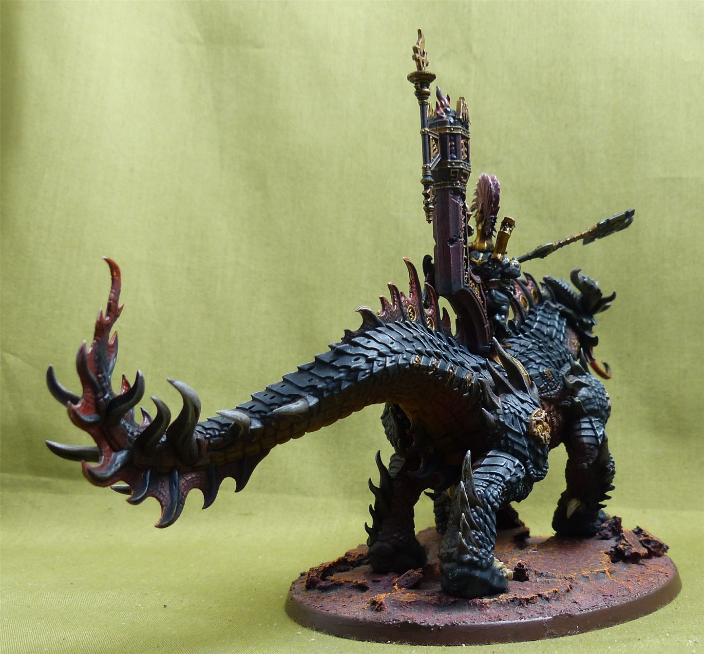 Auric Runesmiter on Magmadroth painted - Fyreslayers - Warhammer AoS #1O2