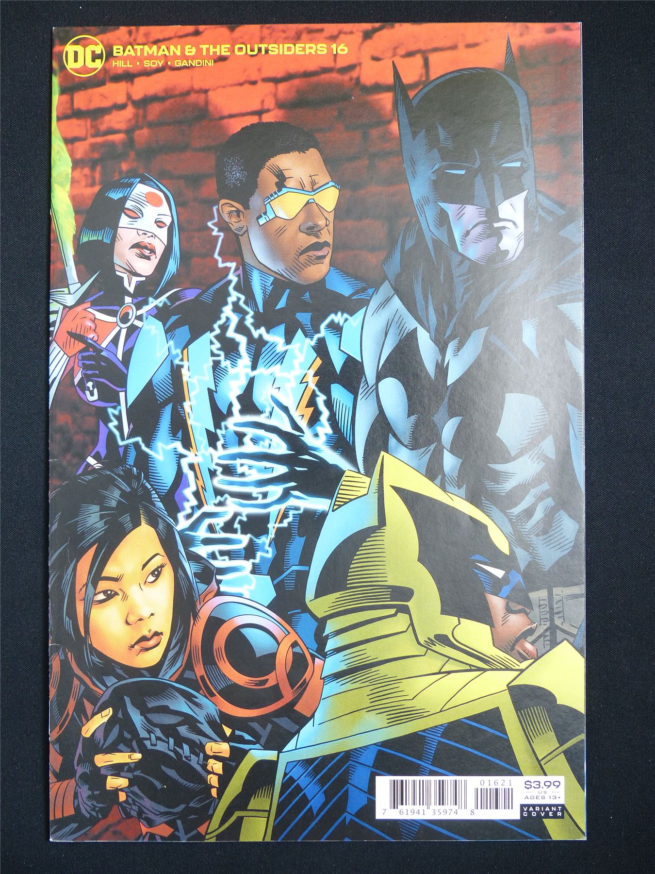 BATMAN and the Outsiders #16 Variant - DC Comic #65R