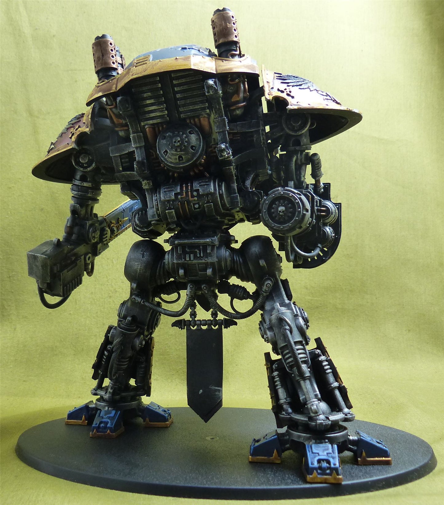Imperial Knight with Forgeworld Shoulder Pads painted - Warhammer 40K #Z8