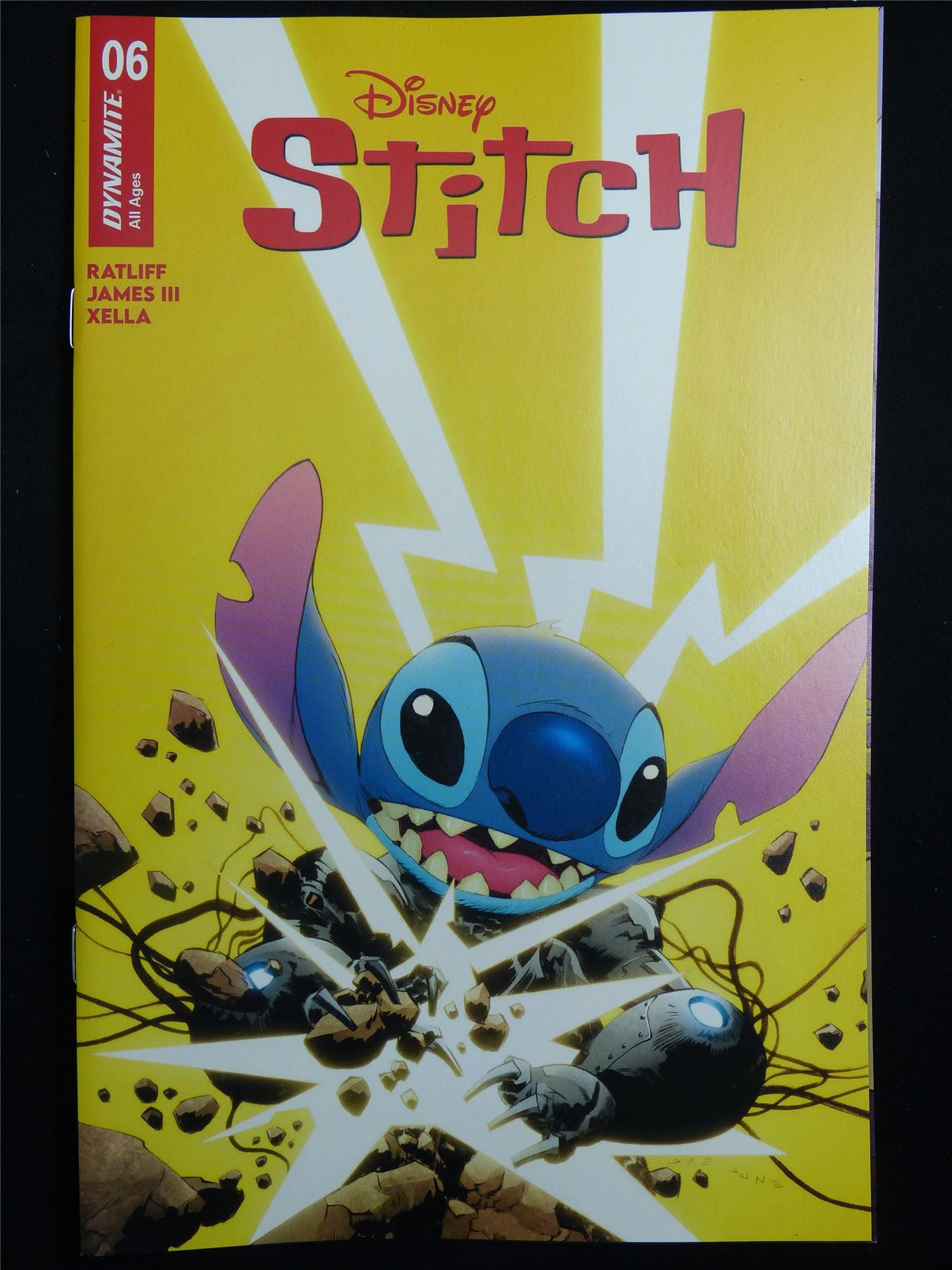Disney STITCH #6 Cvr B - Feb 2026 Dynamite Comic #2KL