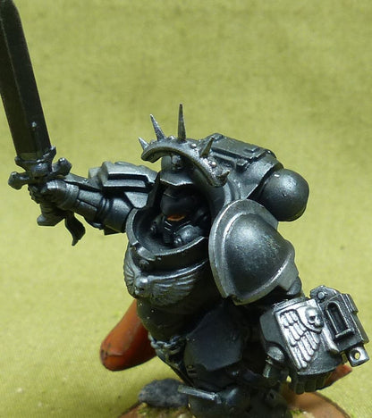Captain in Gravis Armour painted - Iron Hands - Warhammer 40K #1QT