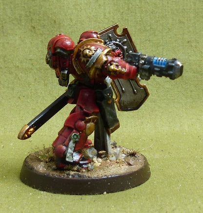 Lieutenant with Storm Shield painted - Blood Angels - Warhammer 40K #3ZH