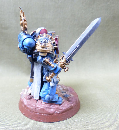 Space Marines - Captain with Relic Shield painted - Warhammer 40K #19U