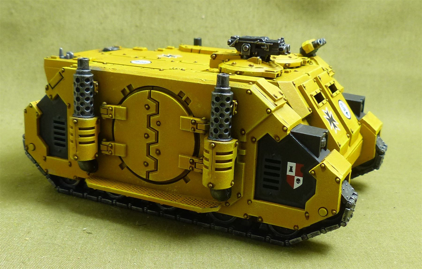 Deimos Pattern Rhino painted - Imperial Fists - Warhammer Horus Heresy #2MZ