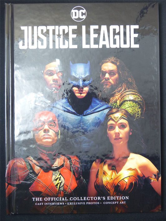 Justice League Essentials Guide 2017 - Titan Art Book Hardback #2NX