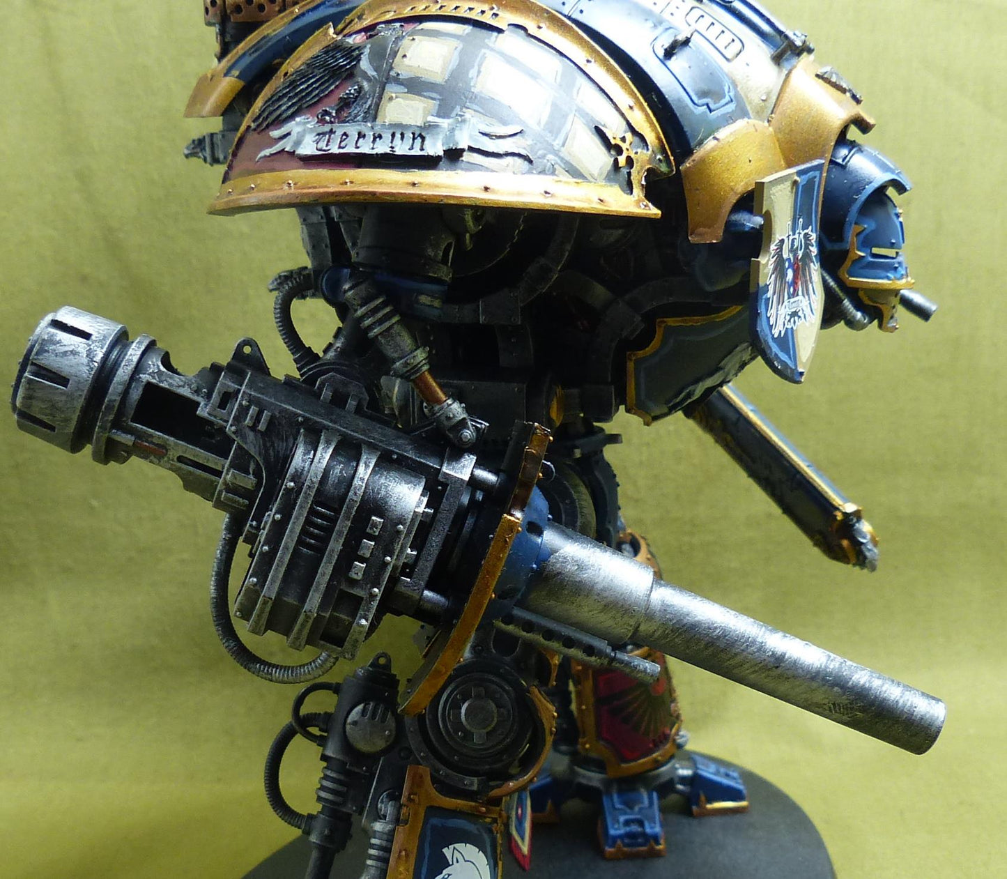 Imperial Knight with Forgeworld Shoulder Pads painted - Warhammer 40K #Z9