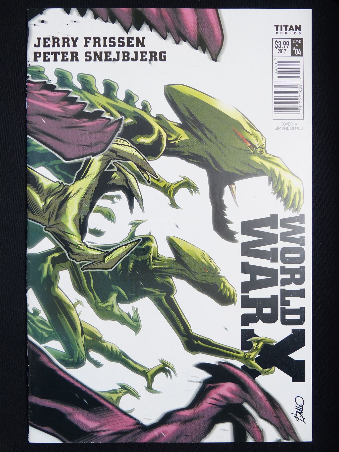 WORLD War X #4 - Titan Comic #6RO