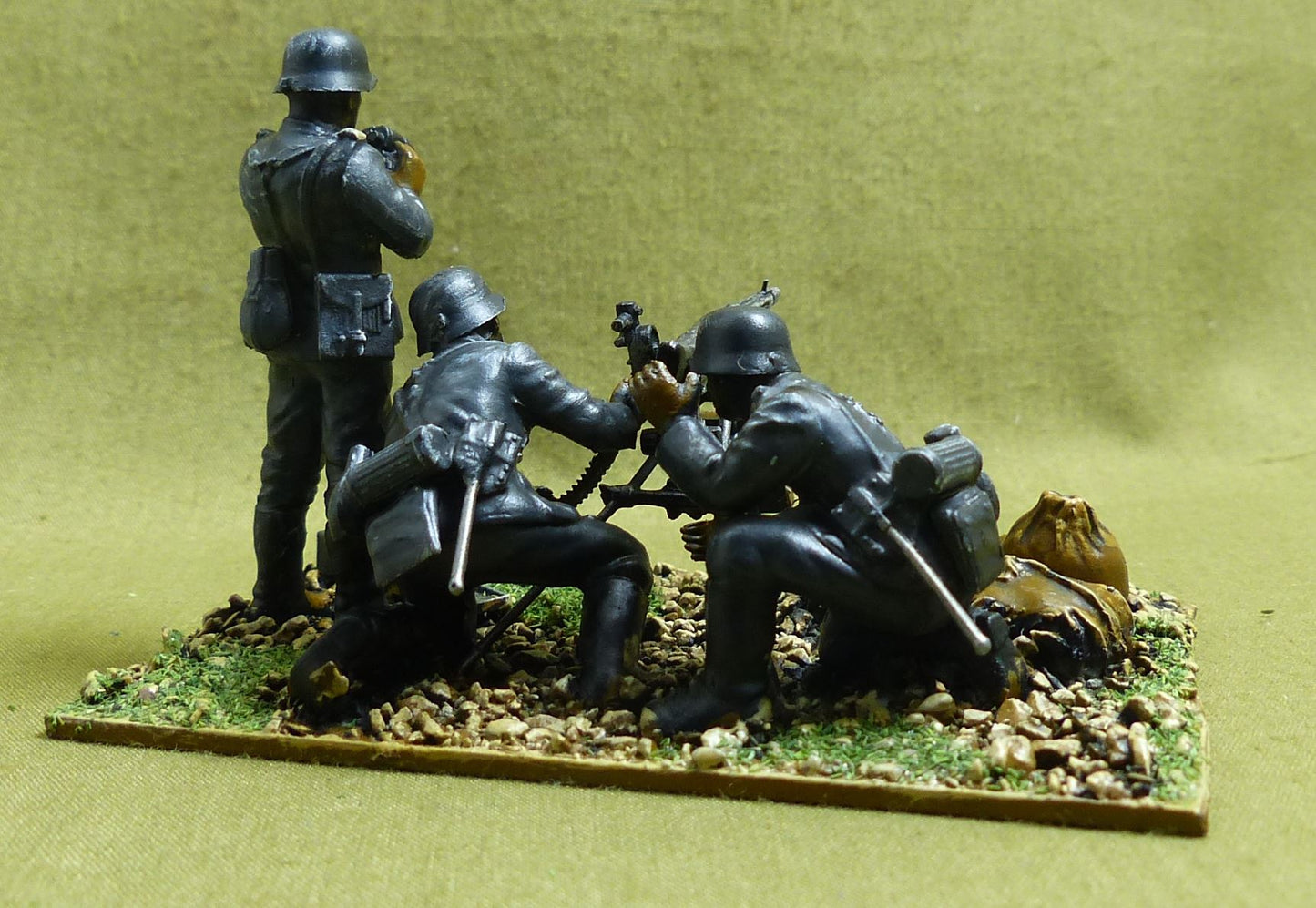 German Machine Gun Troop painted 1/35 scale - WW2 Model #177