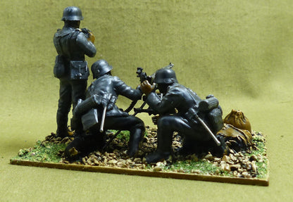 German Machine Gun Troop painted 1/35 scale - WW2 Model #177