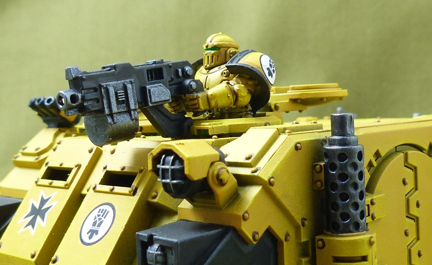 Deimos Pattern Rhino painted - Imperial Fists - Warhammer Horus Heresy #7V2