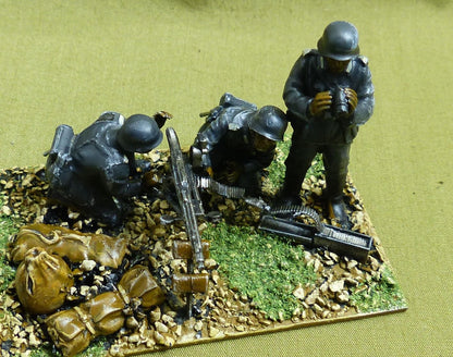 German Machine Gun Troop painted 1/35 scale - WW2 Model #177
