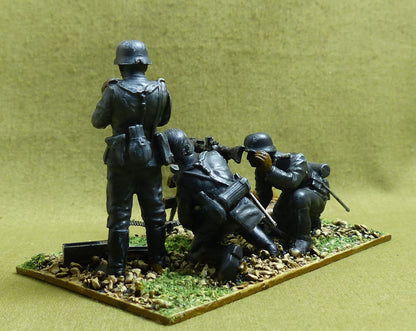 German Machine Gun Troop painted 1/35 scale - WW2 Model #177