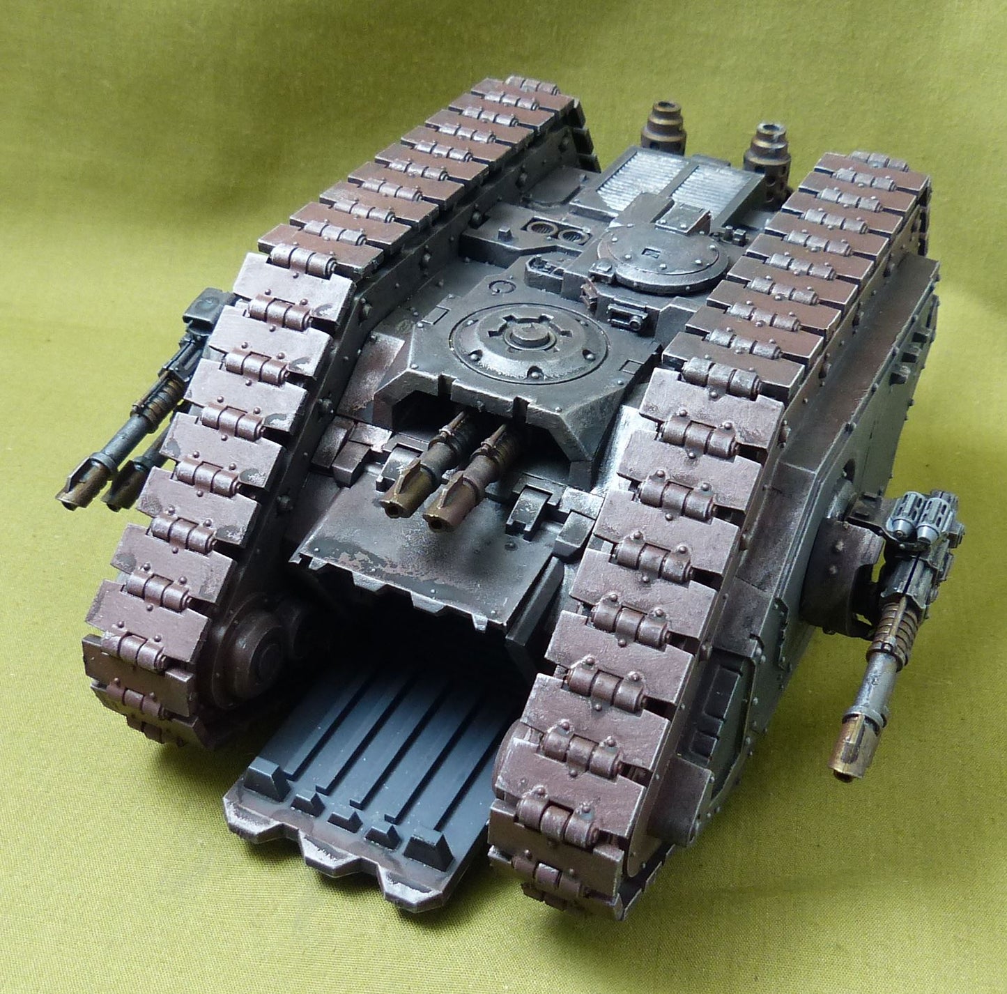 Land Raider painted - Iron Hands - Warhammer Horus Heresy #9H1