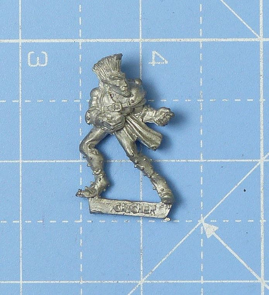 Classic Metal Dark Elf Catcher - Warhammer Blood Bowl #2M0