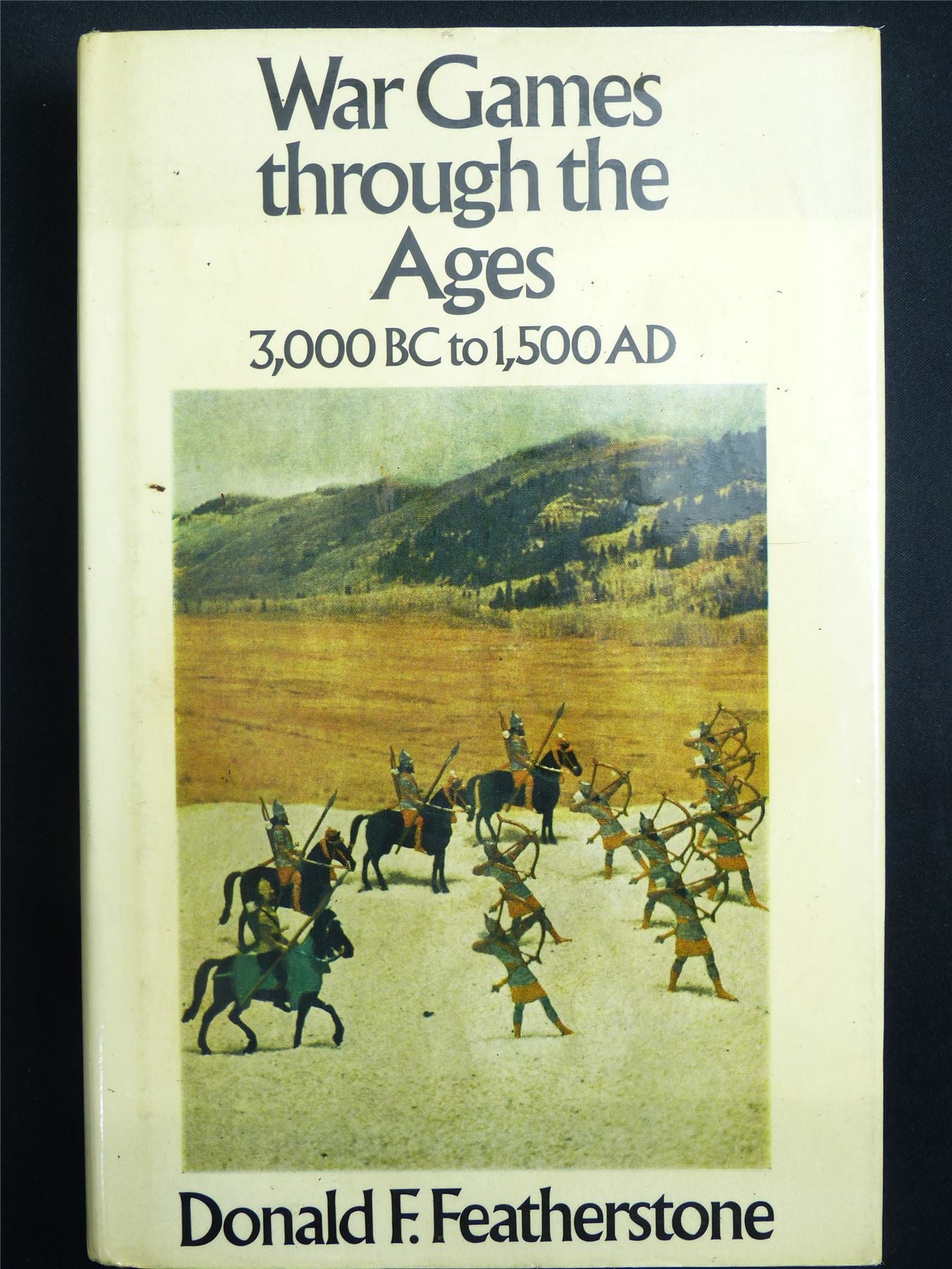 War Games through the Ages by Donald F.Featherstone - Novel Hardback #M7