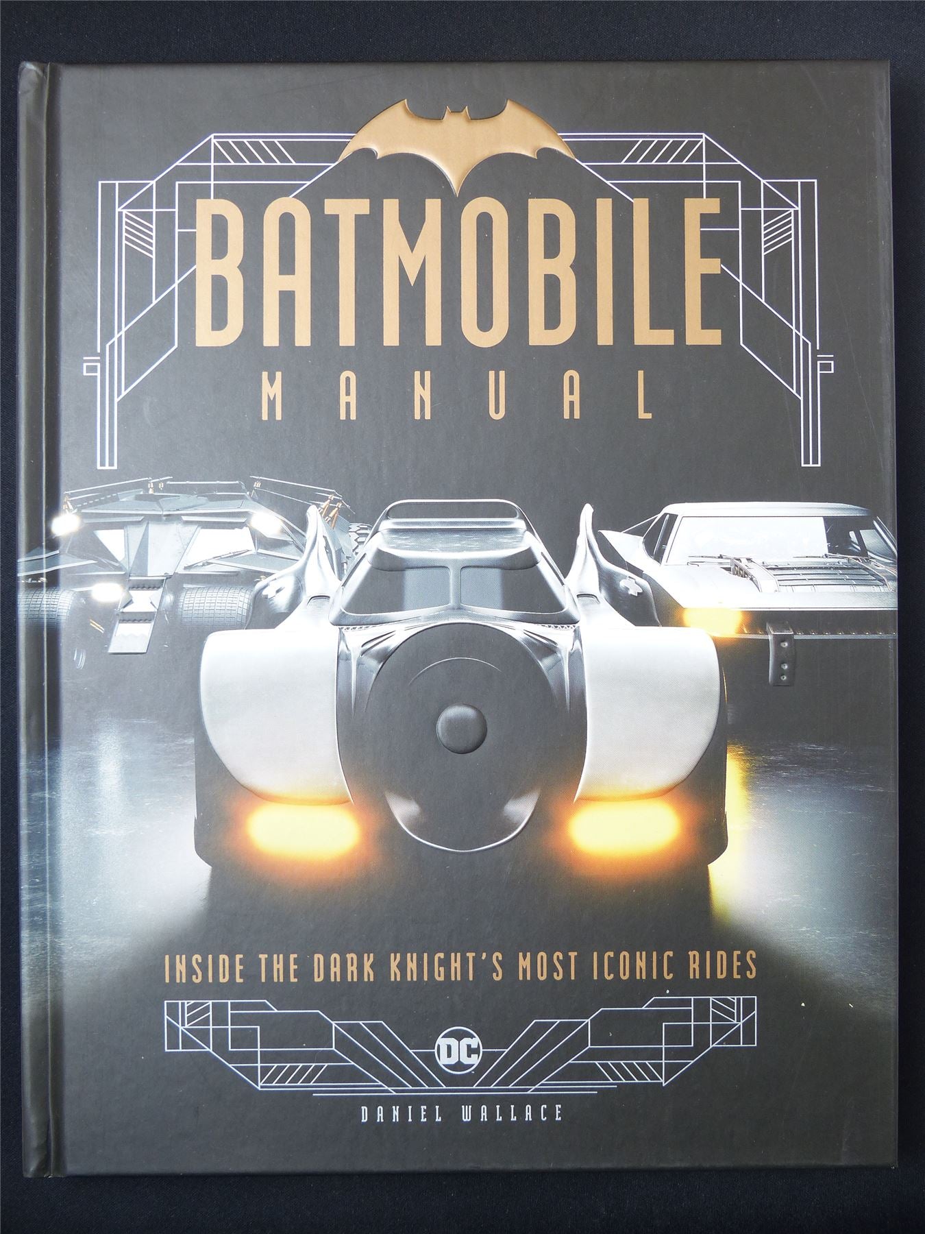 Batmobile Manual Inside the Most iconic Rides - Titan Gift Book Hardback #2O2