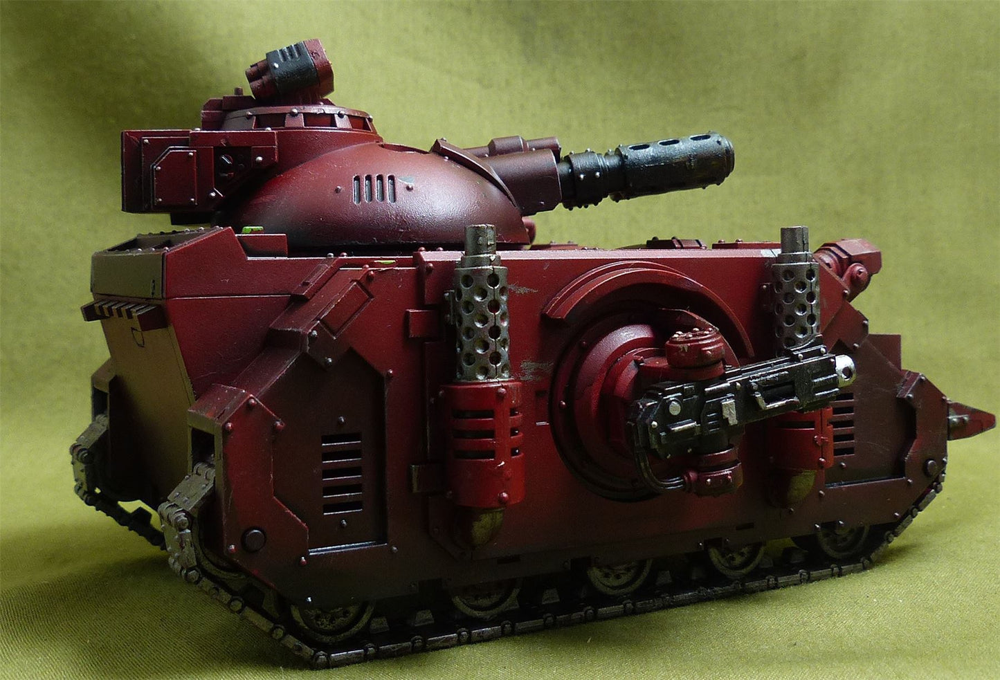 Deimos Pattern Predator Support Tank
 painted - Blood Angels - Warhammer Horus Heresy #3YO