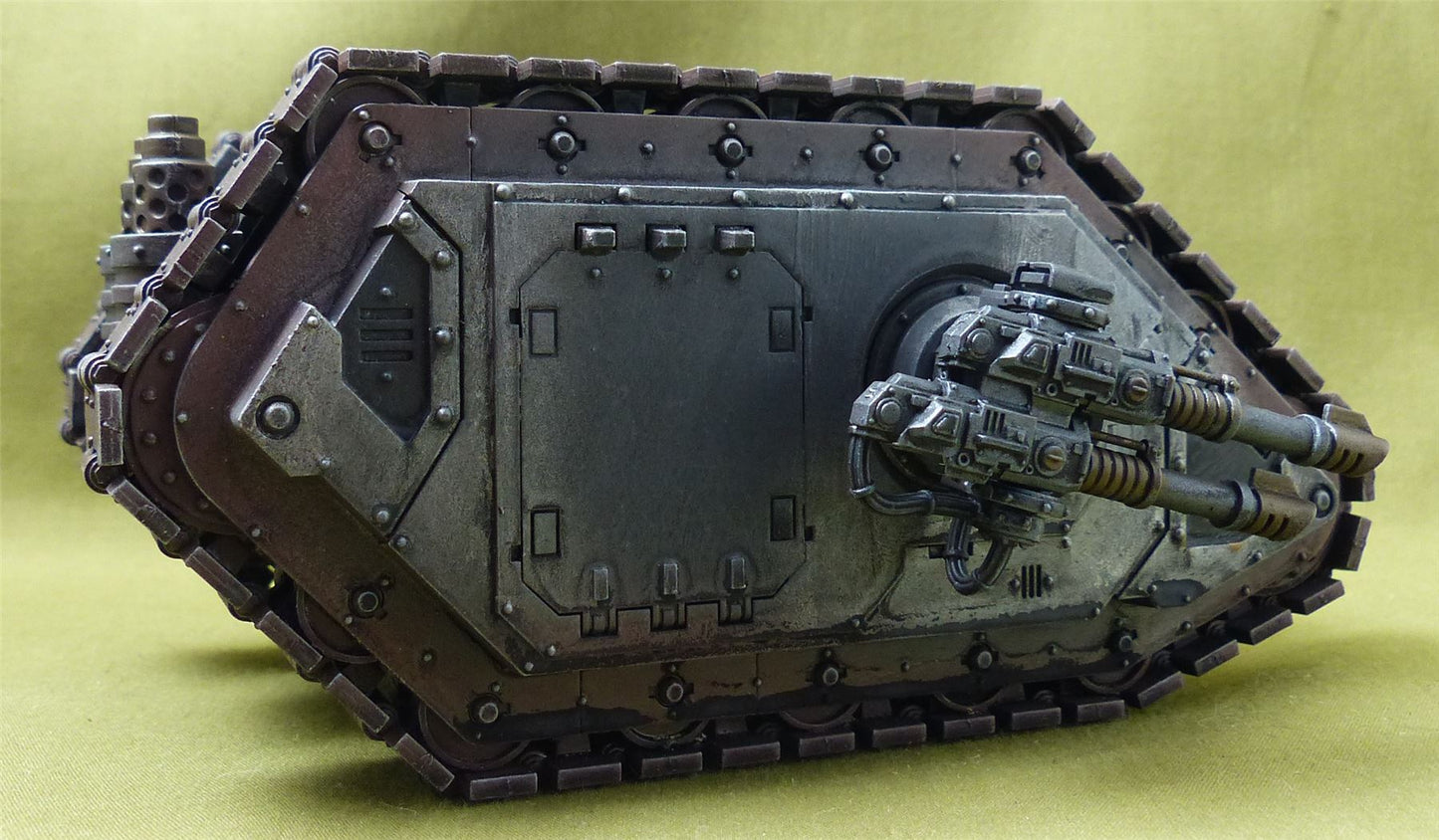 Land Raider painted - Iron Hands - Warhammer Horus Heresy #9H1