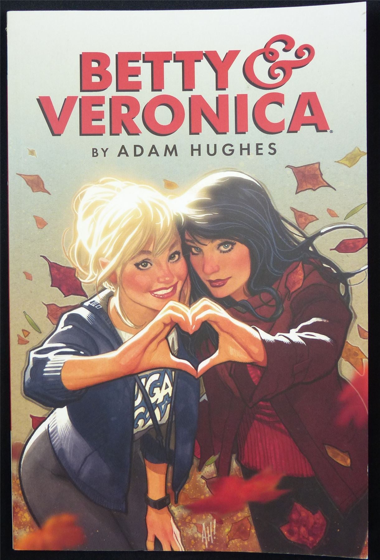 BETTY & Veronica by Adam Hughes - Archie Graphic Softback #290