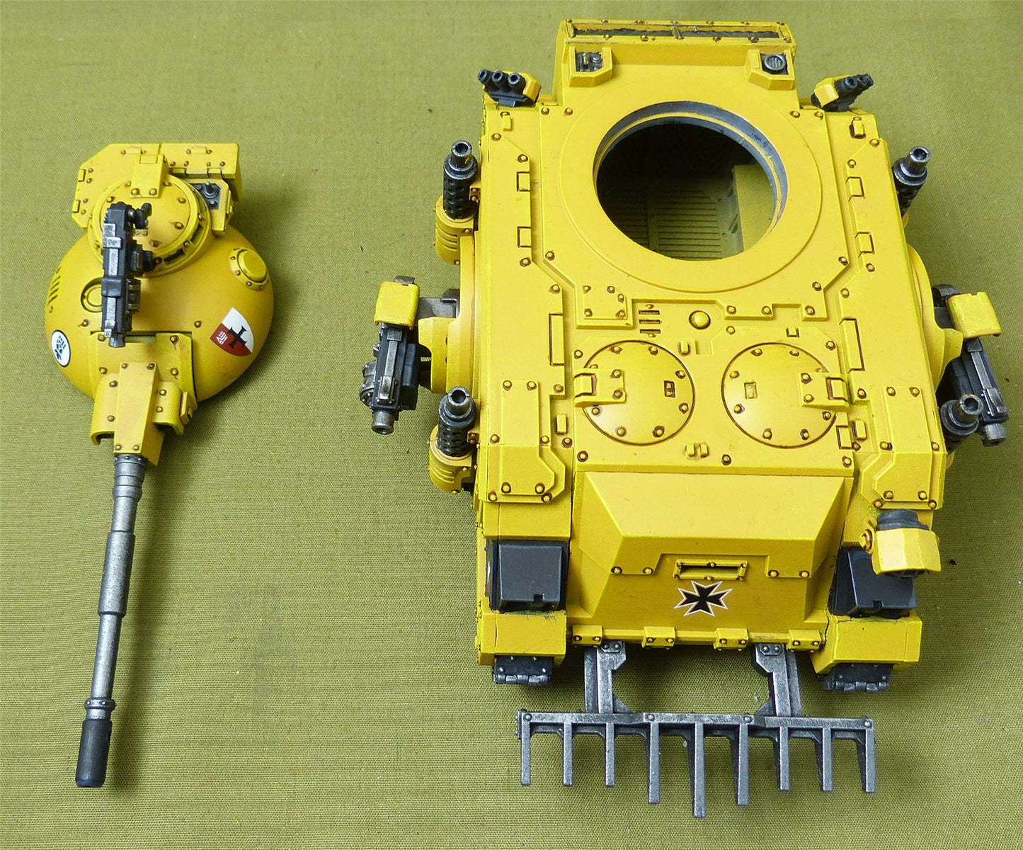 Deimos Pattern Predator Battle Tank painted - Imperial Fists - Warhammer Horus Heresy #7V1